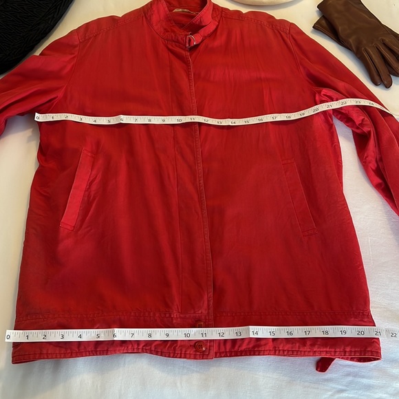 Red Silk Jacket. Size Large. Fully lined. Very soft and comfortable. - Picture 5 of 9